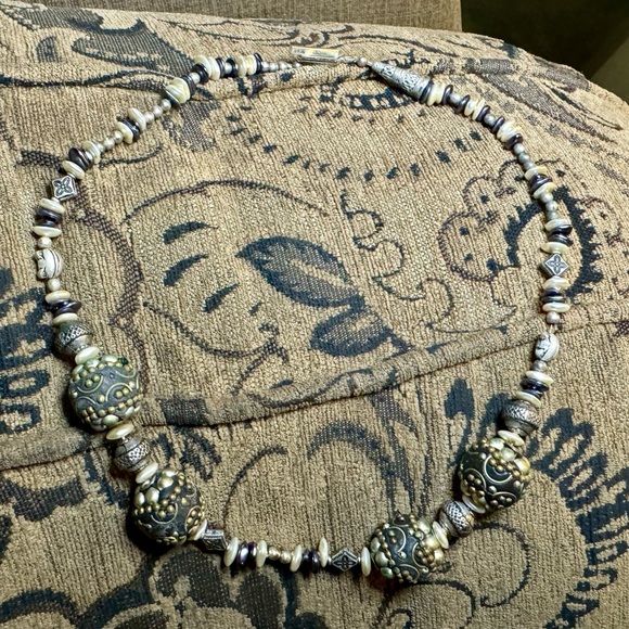 Handcrafted beaded pearl and silver necklace. - Picture 1 of 13